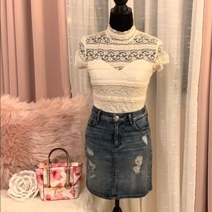 🌷Guess Lace Top🌷